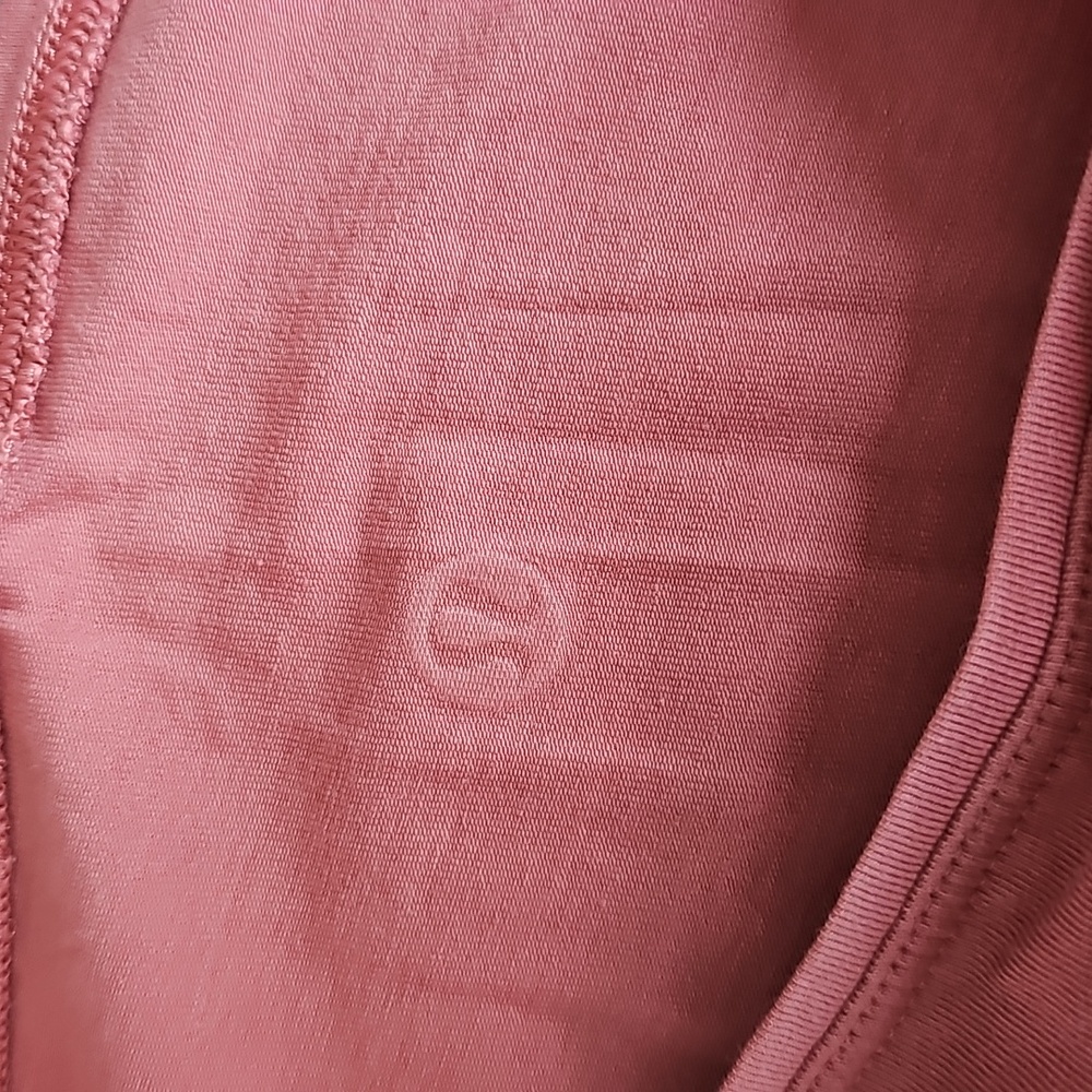 Lululemon Back In Action Top - Picture 3 of 8